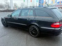 Używany Mercedes E500 387 KM (284 kW) 2006 Czarny Kombi