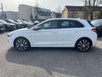 Gebraucht Hyundai i30 140 PS (102 kW) 2017 Weiß Limousine