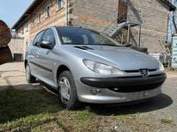 Usado Peugeot 206 75 HP (55 kW) 2004 Prateado Sedan