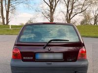 Second-hand Renault Twingo 58 CP (42 kW) 2001 Roșu Hatchback