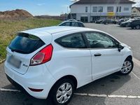 Gebraucht Ford Fiesta 60 PS (44 kW) 2014 Weiß Kleinwagen