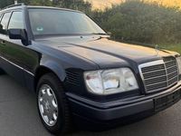 Gebraucht Mercedes E300 136 PS (100 kW) 1994 Blau Kombi