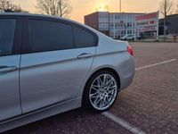 Gebraucht BMW 320 184 PS (135 kW) 2012 Silber Limousine