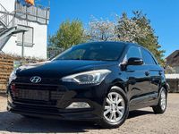 Gebraucht Hyundai i20 Passion 101 PS (74 kW) 2017 Schwarz Limousine