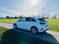 gebraucht Kia Ceed Ceed /Vision 1.4 T-GDI Carraraweiß Navi Sitzheizung