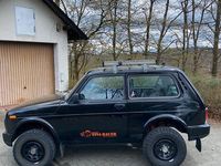 Usata Lada Urban 83 CV (61 kW) 2017 Nero SUV