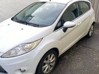 Gebraucht Ford Fiesta 120 PS (88 kW) 2012 Weiß Kleinwagen