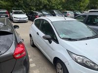 Gebraucht Ford Fiesta Trend 75 PS (55 kW) 2011 Weiß Kleinwagen