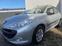 Gebraucht Peugeot 206+ Basis 60 PS (44 kW) 2010 Silber Kleinwagen