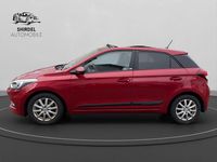 Gebraucht Hyundai i20 120 PS (88 kW) 2016 Rot Limousine
