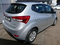 Gebraucht Hyundai ix20 Classic 90 PS (66 kW) 2012 Silber Kleinwagen