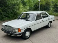 Gebraucht Mercedes E230 136 PS (100 kW) 1982 Weiß Limousine