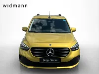 Gebraucht Mercedes T180 Progressive 116 PS (85 kW) 2023 Gelb Van / Kleinbus