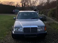 Gebraucht Mercedes E230 132 PS (97 kW) 1989 Silber Limousine