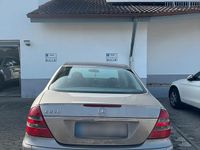 Gebraucht Mercedes E220 150 PS (110 kW) 2003 Beige Limousine