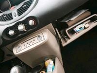 Second-hand Renault Twingo 75 CP (55 kW) 2008 Andere farben Hatchback