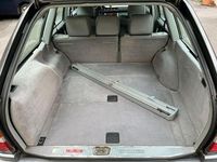 Second-hand Mercedes E320 220 CP (161 kW) 1994 Negru Break