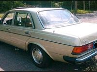 Gebraucht Mercedes 200 109 PS (80 kW) 1982 Grün Limousine