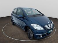 Gebraucht Mercedes A180 116 PS (85 kW) 2010 Blau Limousine