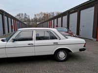 Gebraucht Mercedes 240 72 PS (52 kW) 1984 Weiß Limousine