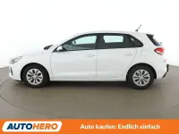 Gebraucht Hyundai i30 Select 120 PS (88 kW) 2018 Weiß Limousine