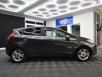 Gebraucht Ford Fiesta Titanium 125 PS (91 kW) 2016 Grau Kleinwagen