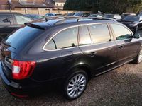 Gebraucht Skoda Superb Exclusive 140 PS (102 kW) 2013 Schwarzmagic perleffekt Kombi