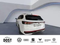 Gebraucht VW Passat R-line 177 PS (130 kW) 2026 Weiß Kombi