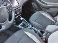 Gebraucht Hyundai i20 Classic 75 PS (55 kW) 2017 Weiß Kleinwagen