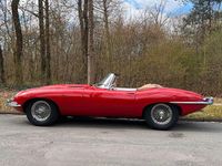 Second-hand Jaguar E-Type 265 CP (194 kW) 1966 Roșu Cabrio