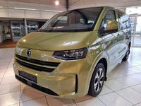 Neu VW T6.1 150 PS (110 kW) 2025 Grün Van
