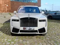 Neu Rolls Royce Cullinan 544 PS (400 kW) 2026 Crystal over selby grey SUV