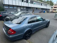 Gebraucht Mercedes E320 Avantgarde 225 PS (165 kW) 2003 Blau Limousine