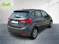 Gebraucht Hyundai i20 Trend 125 PS (91 kW) 2018 Grau Van / Kleinbus