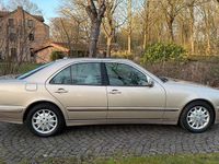Gebraucht Mercedes E320 224 PS (164 kW) 2001 Gold Limousine
