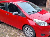 Gebraucht Toyota Yaris 69 PS (50 kW) 2012 Rot Kleinwagen