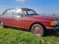 Gebraucht Mercedes 200 100 PS (73 kW) 1981 Rot Limousine