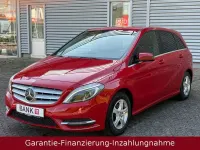 Gebraucht Mercedes B180 122 PS (89 kW) 2013 Rot Kleinwagen