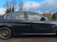 Gebraucht BMW 318 143 PS (105 kW) 2011 Schwarz Limousine