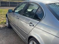 Gebraucht BMW 318 143 PS (105 kW) 2001 Silber Limousine