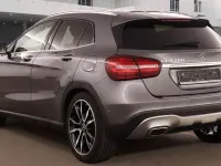 Gebraucht Mercedes GLA200 Urban 156 PS (114 kW) 2020 Grau SUV