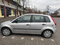 Gebraucht Ford Fiesta 69 PS (50 kW) 2005 Grau Kleinwagen