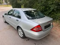 Gebraucht Mercedes C180 143 PS (105 kW) 2003 Silber Limousine