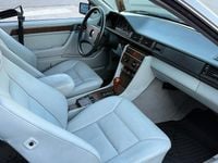 Gebraucht Mercedes E230 132 PS (97 kW) 1987 Braun Coupé