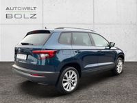 gebraucht Skoda Karoq Style 1.5 TSI StandHZG Navi Leder Kamera digiCock ACC El. Heckklappe