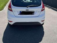 Gebraucht Ford Fiesta Ambiente 60 PS (44 kW) 2010 Weiß Limousine