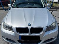 Gebraucht BMW 320 163 PS (119 kW) 2011 Silber Kombi