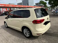 Gebraucht VW Touran 150 PS (110 kW) 2023 Gelb Van / Kleinbus