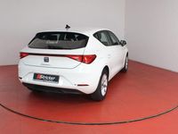 Używany Seat Leon Style 150 KM (110 kW) 2025 Biały Sedan/Limuzyna
