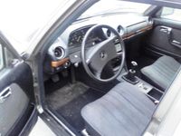 Gebraucht Mercedes E230 136 PS (100 kW) 1985 Grau Kombi